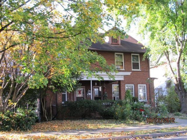 view of front facade with brick siding