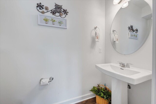 bathroom with baseboards