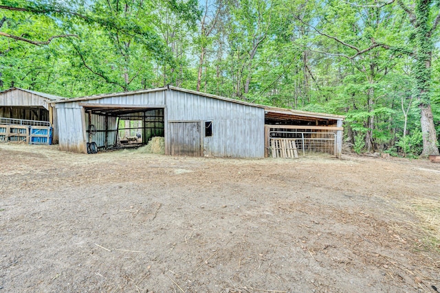 view of outdoor structure featuring an outdoor structure and an exterior structure