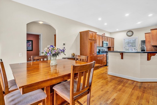 80 Farmers Cir, Moneta, VA 24121 - dining area with arched walkways, light wood finished floors, recessed lighting, and baseboards