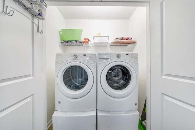 laundry room with laundry area and washer and clothes dryer