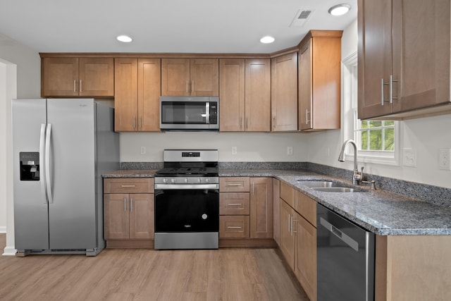5595 New Pleasant Way, Salem, VA 24153 - kitchen featuring a sink, stainless steel appliances, light wood-type flooring, visible vents, and recessed lighting