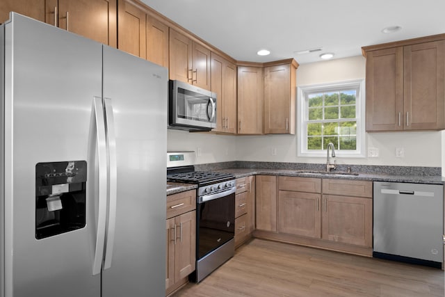 5595 New Pleasant Way, Salem, VA 24153 - kitchen featuring light wood-style flooring, a sink, visible vents, appliances with stainless steel finishes, and recessed lighting