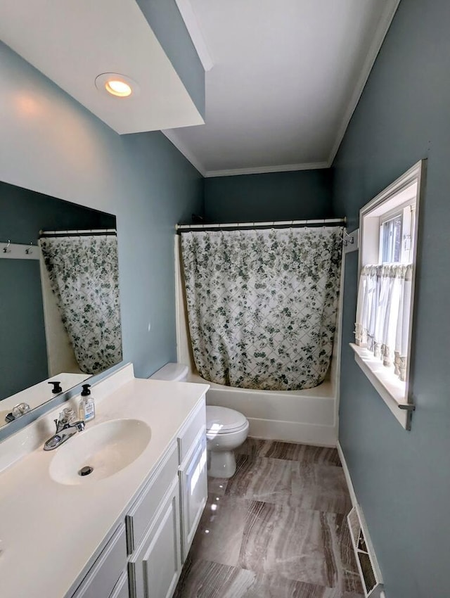 180 Daniels Run Rd NE, Copper Hill, VA 24079 - full bath featuring shower / tub combo with curtain, vanity, toilet, and crown molding