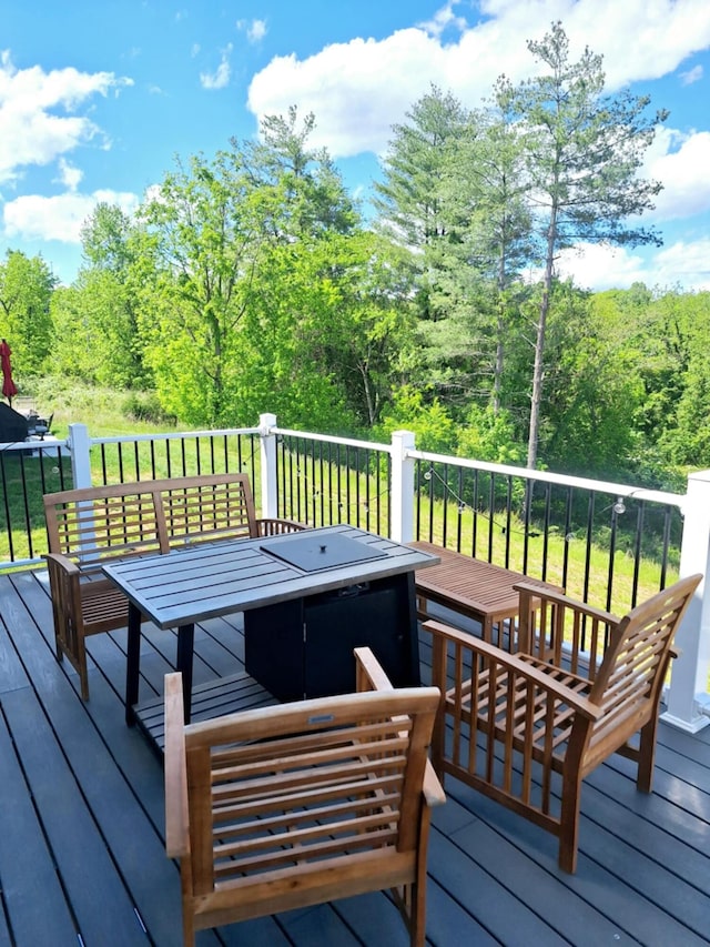 deck with outdoor lounge area
