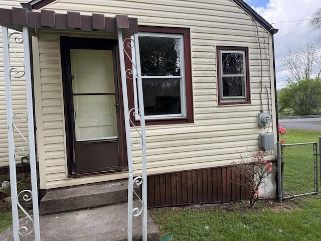 2807 S Carpenter Dr, Covington, VA 24426 - doorway to property featuring a gate