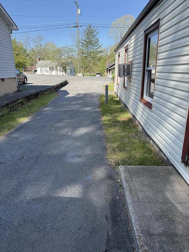 2807 S Carpenter Dr, Covington, VA 24426 - view of street