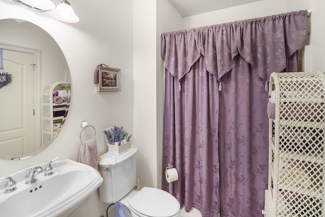 2580 Lakewood Forest Rd, Moneta, VA 24121 - full bathroom with toilet, a sink, and a shower with curtain