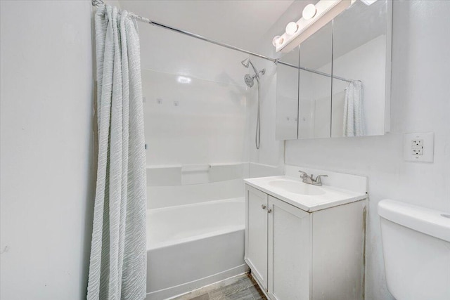 1218 Grayson Ave NW, Roanoke, VA 24017 - full bath featuring shower / bath combo with shower curtain, vanity, and toilet