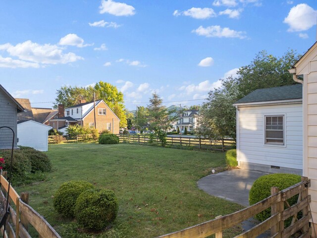 view of yard featuring a residential view