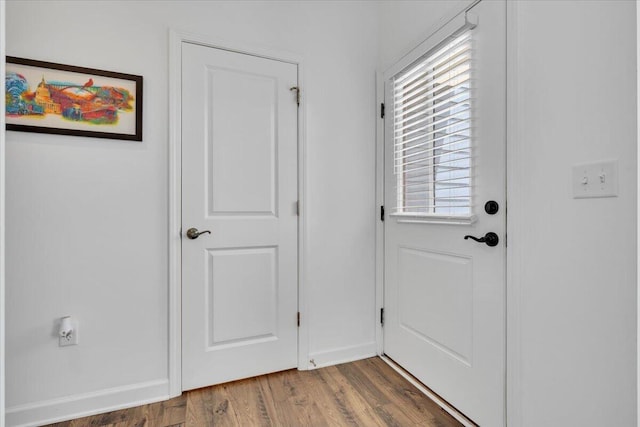 entryway featuring wood finished floors and baseboards