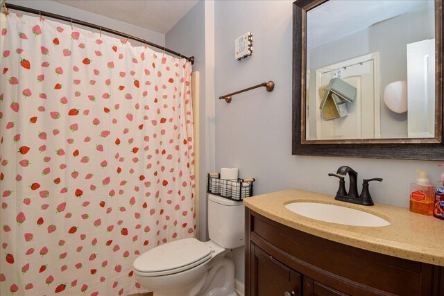 3279 Forest Ridge Rd, Roanoke, VA 24018 - full bathroom featuring toilet, vanity, and a shower with curtain