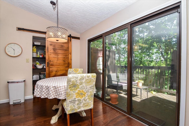 3279 Forest Ridge Rd, Roanoke, VA 24018 - dining room with a barn door, wood finished floors, vaulted ceiling, a textured ceiling, and baseboards