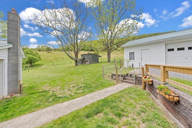 view of yard with an outdoor structure
