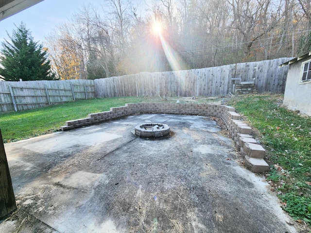 view of patio featuring an outdoor fire pit