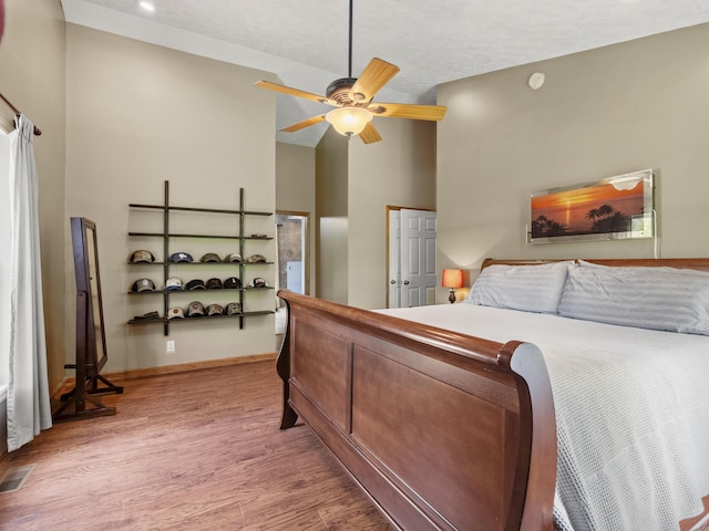 bedroom with light wood-type flooring, baseboards, and ceiling fan