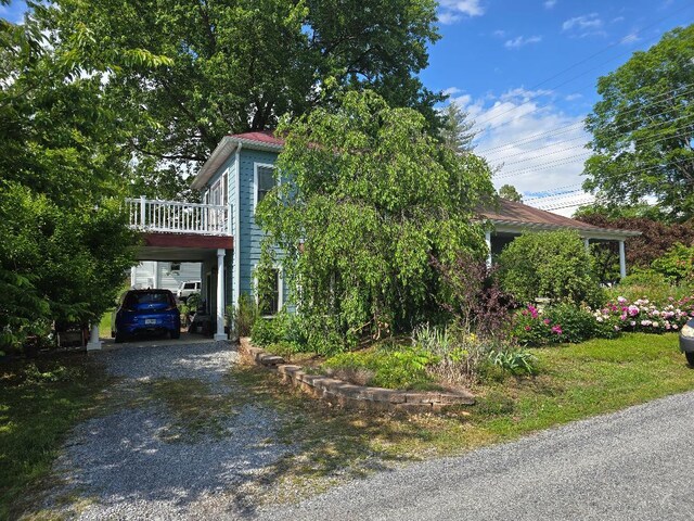 322 2nd St, Buchanan, VA 24066 - view of front facade with dirt driveway, a carport, and a deck