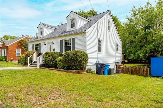 cape cod home featuring a shingled roof