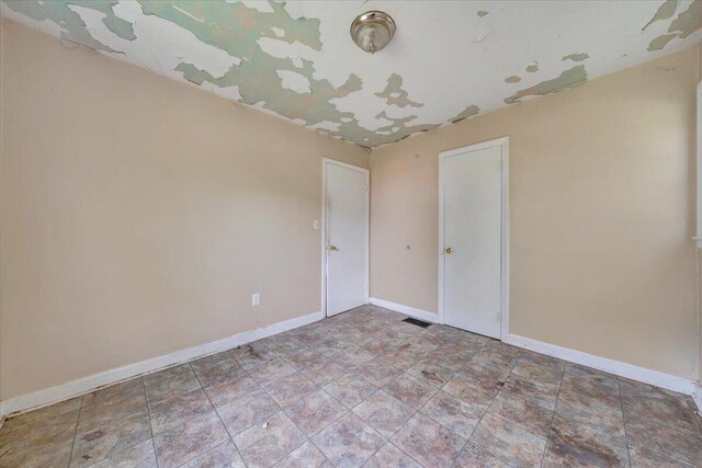 1919 Clinton Ave SE, Roanoke, VA 24013 - empty room featuring baseboards