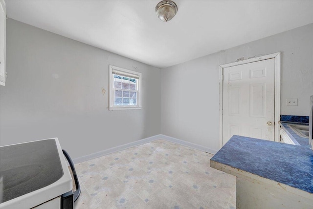 1919 Clinton Ave SE, Roanoke, VA 24013 - clothes washing area featuring baseboards