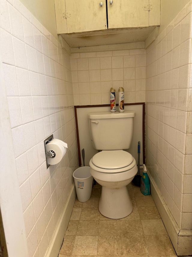111 Rosedale Ave, Covington, VA 24426 - bathroom with tile walls and toilet