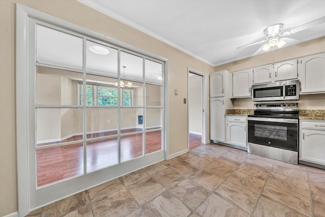 kitchen featuring appliances with stainless steel finishes, crown molding, white cabinetry, baseboards, and a ceiling fan