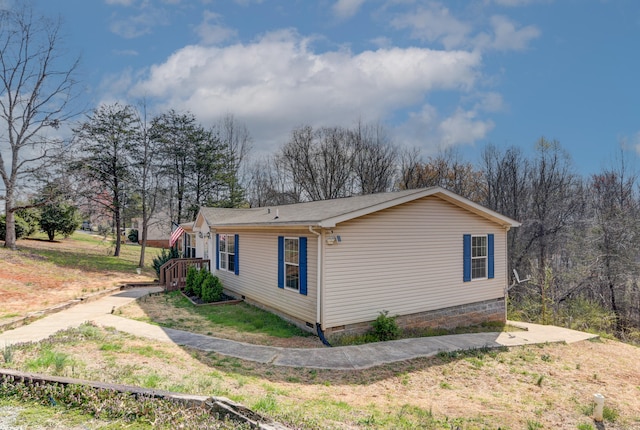 1944 Dickerson Mill Rd, Bedford, VA 24523 - view of side of property with crawl space