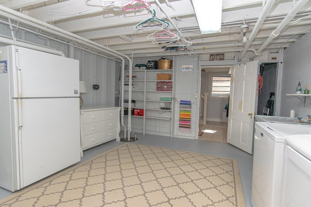 basement with freestanding refrigerator and washing machine and dryer