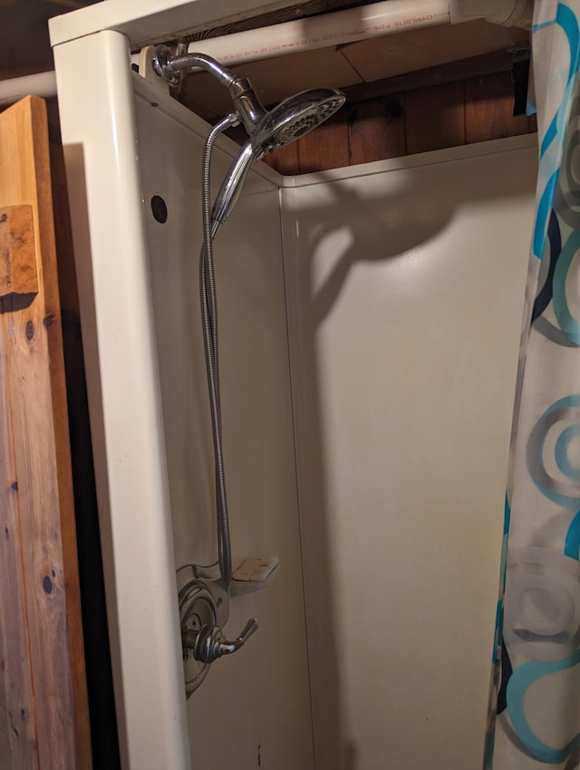 1987 Franklin St, Rocky Mount, VA 24151 - bathroom view of a shower with shower curtain