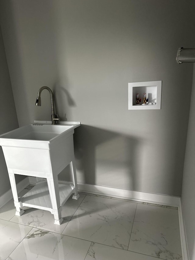 321 Patton Ave NW, Roanoke, VA 24016 - laundry area with marble look tiles, baseboards, and washer hookup