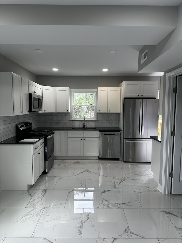321 Patton Ave NW, Roanoke, VA 24016 - kitchen with appliances with stainless steel finishes, a sink, dark countertops, tasteful backsplash, and recessed lighting