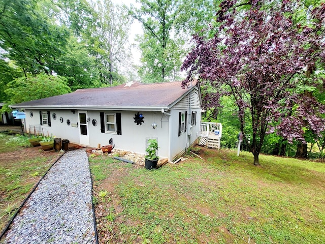 1652 Happy Acres Dr, Moneta, VA 24121 - single story home with a front lawn and a deck