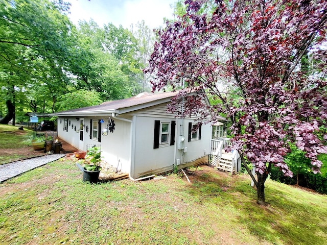 1652 Happy Acres Dr, Moneta, VA 24121 - view of front of house featuring a front lawn