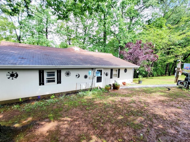 1652 Happy Acres Dr, Moneta, VA 24121 - single story home with a shingled roof