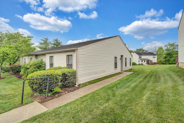 7204 Snowberry Cir, Roanoke, VA 24019 - view of side of home featuring a lawn