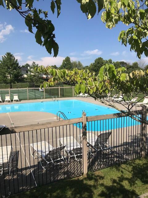 7204 Snowberry Cir, Roanoke, VA 24019 - community pool with fence