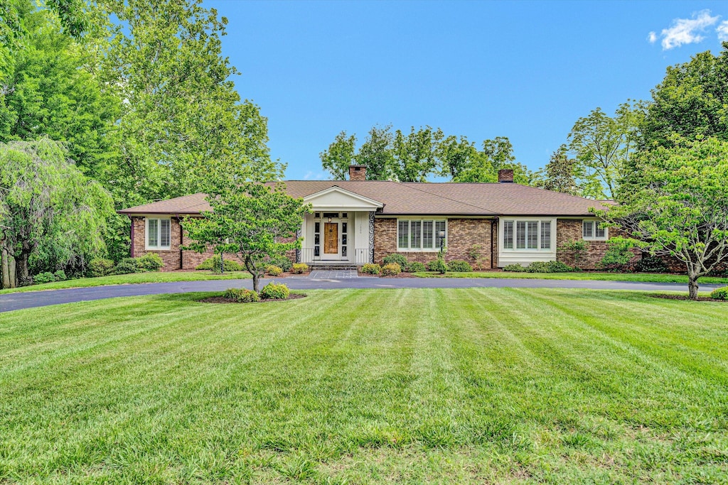 1200 Pickwick Ln, Salem, VA 24153 - single story home featuring a front yard, a chimney, and brick siding