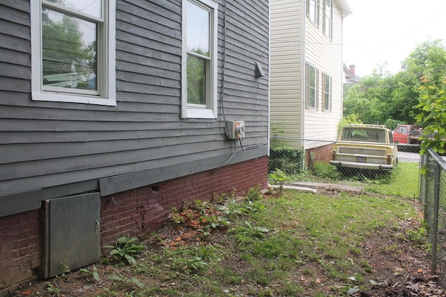 705 Rose Ave, Clifton Forge, VA 24422 - view of side of property with fence and crawl space