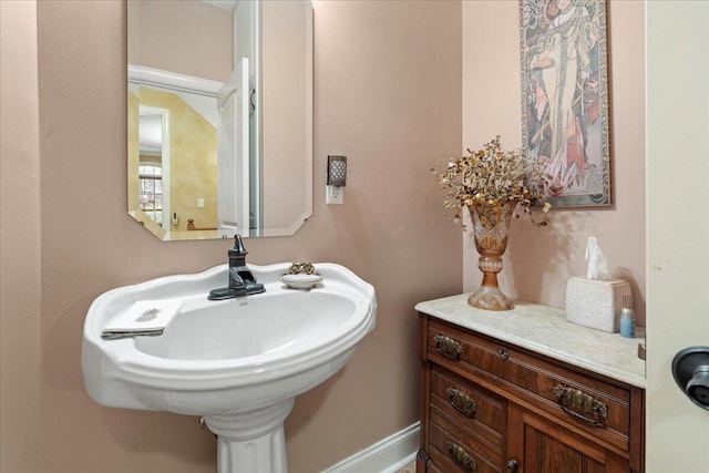 bathroom featuring a sink