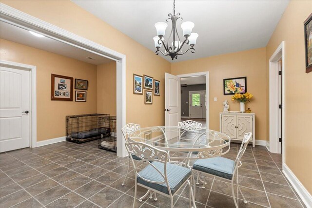 5565 Carons View Ln, Roanoke, VA 24014 - dining area with a chandelier and baseboards