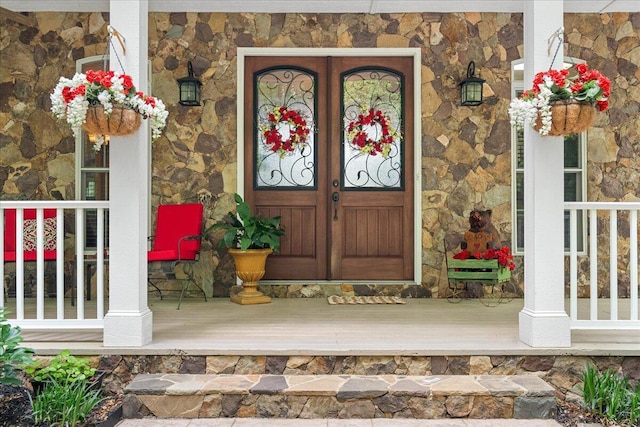 doorway to property with covered porch