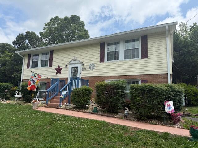 1134 Coolbrook Rd, Bedford, VA 24523 - bi-level home with a front lawn and brick siding