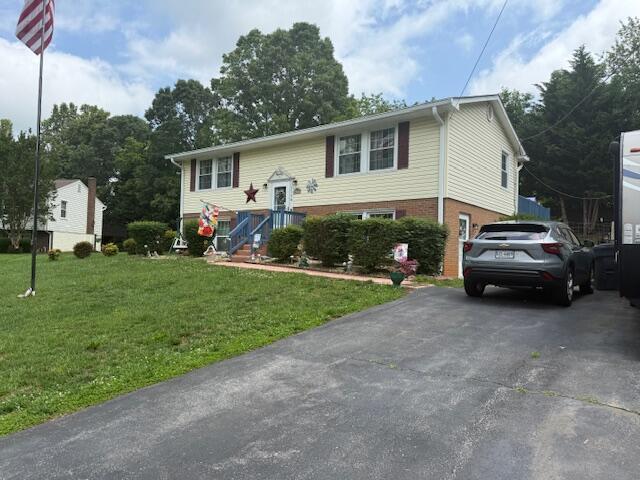 1134 Coolbrook Rd, Bedford, VA 24523 - split foyer home with a front lawn and asphalt driveway