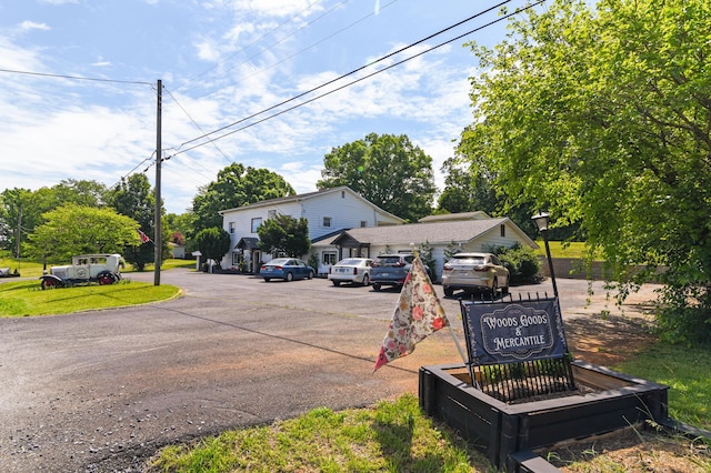 2770 W Lynchburg Salem Tpke, Bedford, VA 24523 - view of road with street lighting