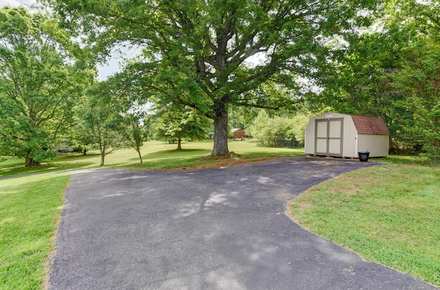 2770 W Lynchburg Salem Tpke, Bedford, VA 24523 - view of asphalt driveway with view of wooded area