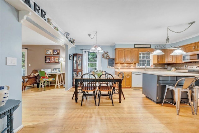 6553 Pencheck Cir, Roanoke, VA 24018 - dining room with crown molding, light wood finished floors, and a chandelier