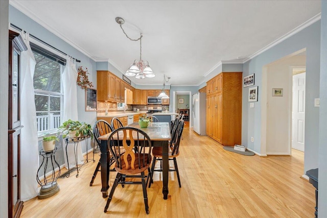 6553 Pencheck Cir, Roanoke, VA 24018 - dining room featuring light wood-type flooring, a chandelier, crown molding, and baseboards