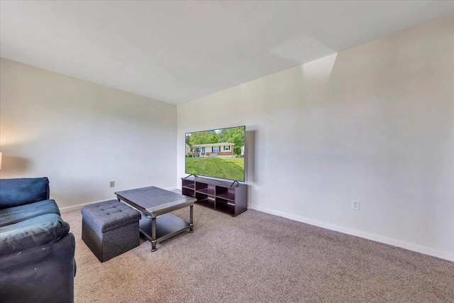 81 Ridgeview Cir, Roanoke, VA 24019 - carpeted living area featuring baseboards