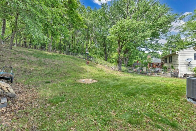 81 Ridgeview Cir, Roanoke, VA 24019 - view of yard featuring cooling unit