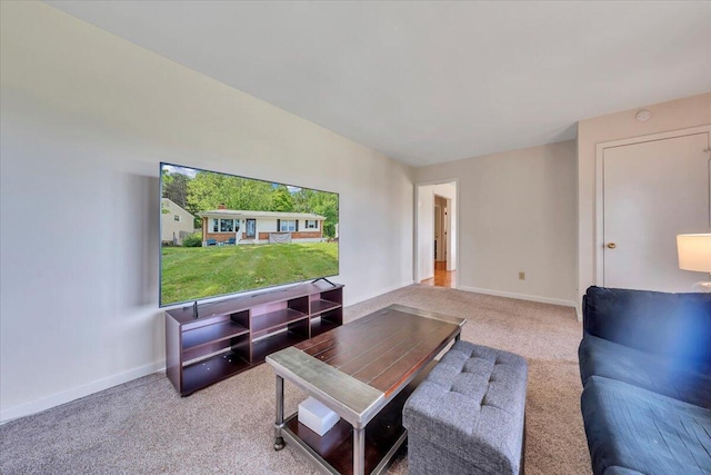 81 Ridgeview Cir, Roanoke, VA 24019 - carpeted living area featuring baseboards